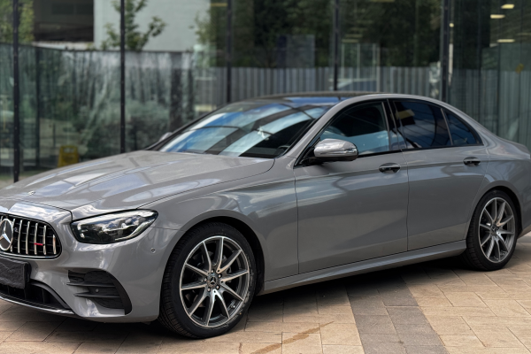 Прокат авто mercedes-benz e-klass 2021 года в городе Москва Выставочная от 10400 руб./сутки, полный привод, двигатель: бензин, объем 2 литра, каско (Мультидрайв), ОСАГО (Мультидрайв), без водителя, недорого - RentRide