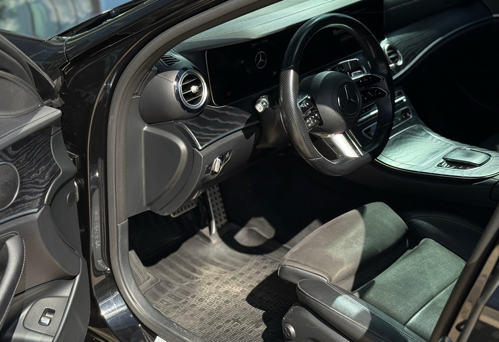 Аренда mercedes-benz e-klass 2021 года в городе Москва Выставочная от 8800 руб./сутки, задний привод, двигатель: бензин, объем 2 литра, каско (Мультидрайв), ОСАГО (Мультидрайв), без водителя, недорого, вид 5 - RentRide