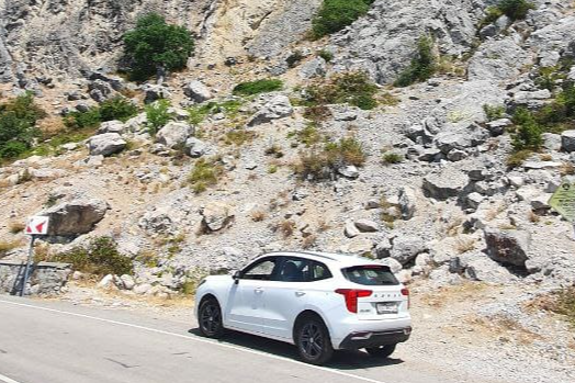 Прокат авто haval jolion эконом класса 2023 года в городе Москва Новые Черемушки от 2800 руб./сутки, передний привод, двигатель: бензин, объем 1.5 литров, ОСАГО (Мультидрайв), без водителя, недорого - RentRide