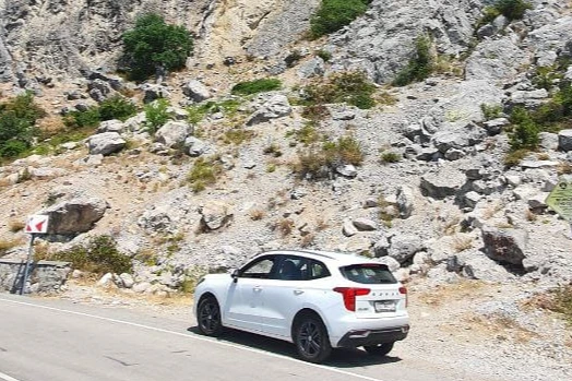 Прокат авто haval jolion эконом класса 2023 года в городе Москва Новые Черемушки от 2800 руб./сутки, передний привод, двигатель: бензин, объем 1.5 литров, ОСАГО (Мультидрайв), без водителя, недорого - RentRide