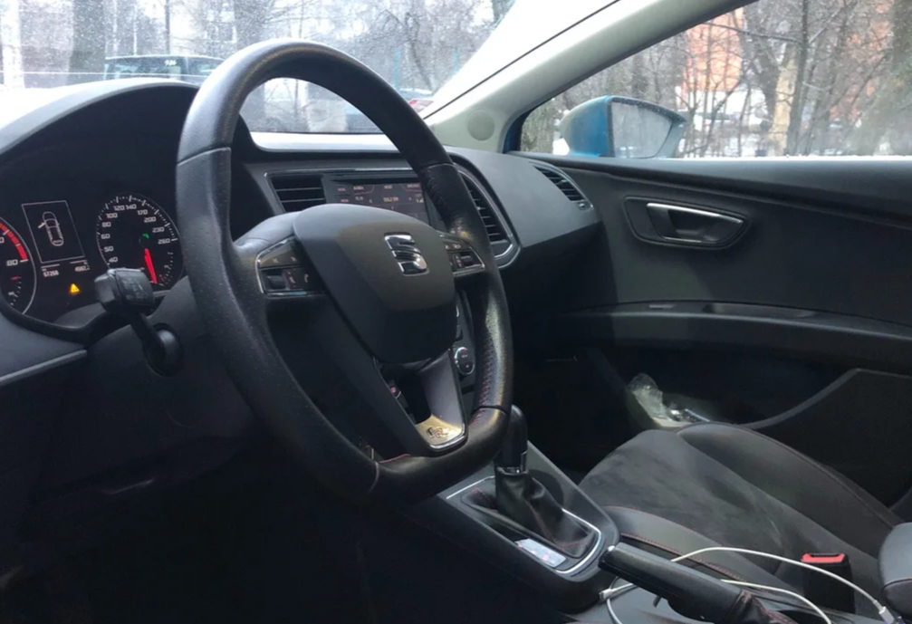 Аренда seat leon стандарт класса 2013 года в городе Москва Волоколамская от 4000 руб./сутки, передний привод, двигатель: бензин, объем 1.8 литров, ОСАГО (Впишу в полис), без водителя, недорого, вид 7 - RentRide