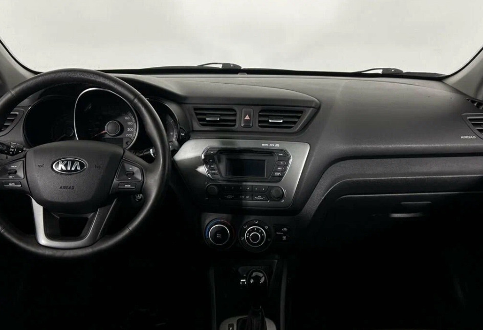 Аренда kia rio эконом класса 2011 года в городе Москва ВДНХ от 1590 руб./сутки, передний привод, двигатель: бензин, объем 1.6 литров, ОСАГО (Мультидрайв), без водителя, недорого, вид 5 - RentRide