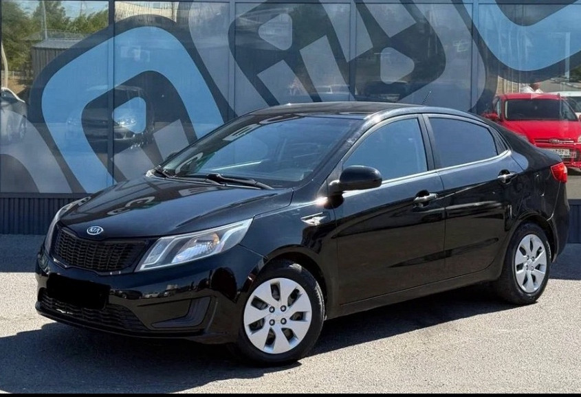 Аренда kia rio эконом класса 2011 года в городе Москва ВДНХ от 1590 руб./сутки, передний привод, двигатель: бензин, объем 1.6 литров, ОСАГО (Мультидрайв), без водителя, недорого - RentRide