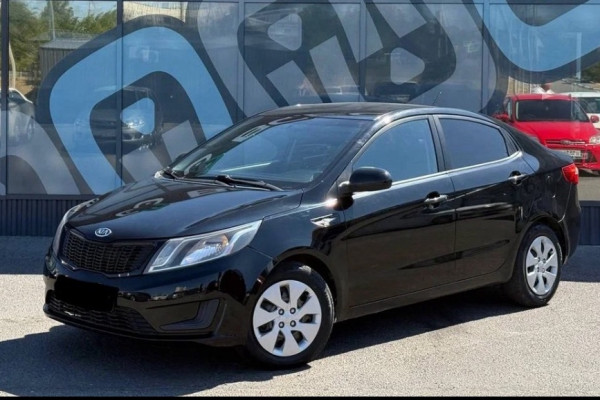 Прокат авто kia rio эконом класса 2011 года в городе Москва ВДНХ от 1590 руб./сутки, передний привод, двигатель: бензин, объем 1.6 литров, ОСАГО (Мультидрайв), без водителя, недорого - RentRide