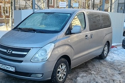 Прокат авто hyundai grand starex 2011 года в городе Санкт-Петербург от 4000 руб./сутки, задний привод, двигатель: дизель, объем 2.5 литров, без водителя, недорого - RentRide