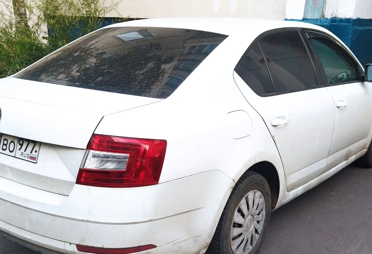 Аренда skoda octavia эконом класса 2015 года в городе Москва Ясенево от 1590 руб./сутки, передний привод, двигатель: бензин, объем 1.6 литров, ОСАГО (Впишу в полис), без водителя, недорого, вид 2 - RentRide