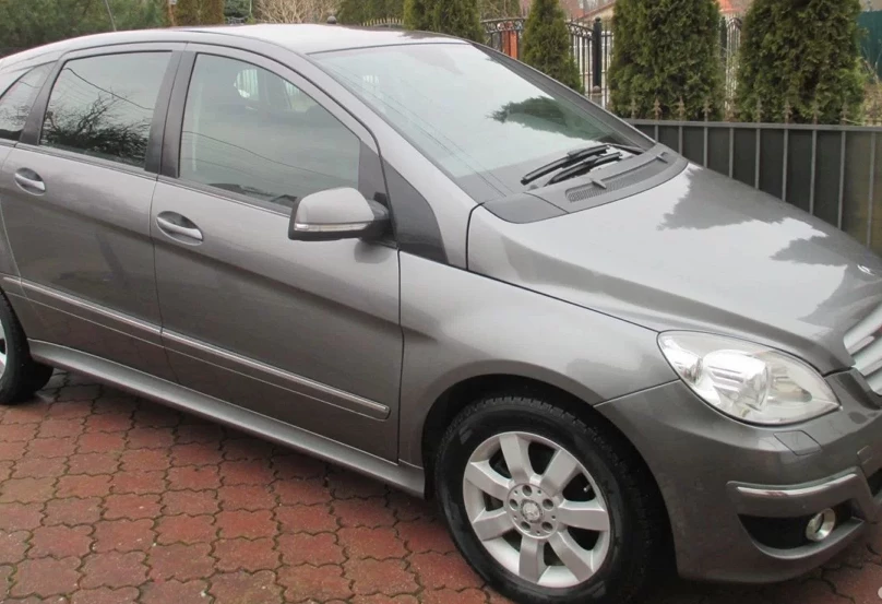 Аренда mercedes-benz b-klass эконом класса 2009 года в городе Москва от 2000 руб./сутки, передний привод, двигатель: бензин, объем 1.7 литров, ОСАГО (Мультидрайв), без водителя, недорого - RentRide