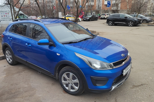 Прокат авто kia rio-x-line эконом класса 2018 года в городе Москва Митино от 2150 руб./сутки, передний привод, двигатель: бензин, объем 1.4 литра, ОСАГО (Мультидрайв), без водителя, недорого - RentRide