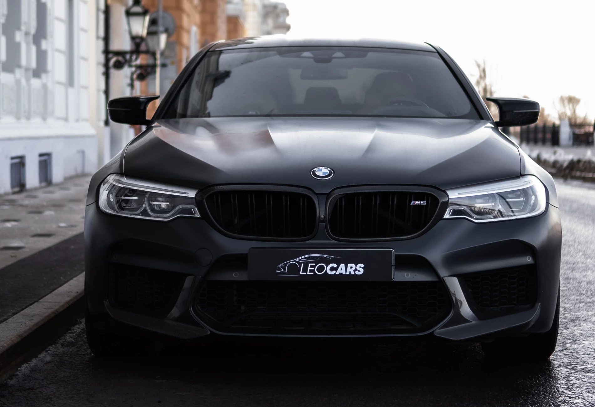 Аренда bmw m5 премиум класса 2019 года в городе Москва от 30400 руб./сутки, задний привод, двигатель: бензин, объем 4.4 литра, ОСАГО (Впишу в полис), без водителя, недорого - RentRide