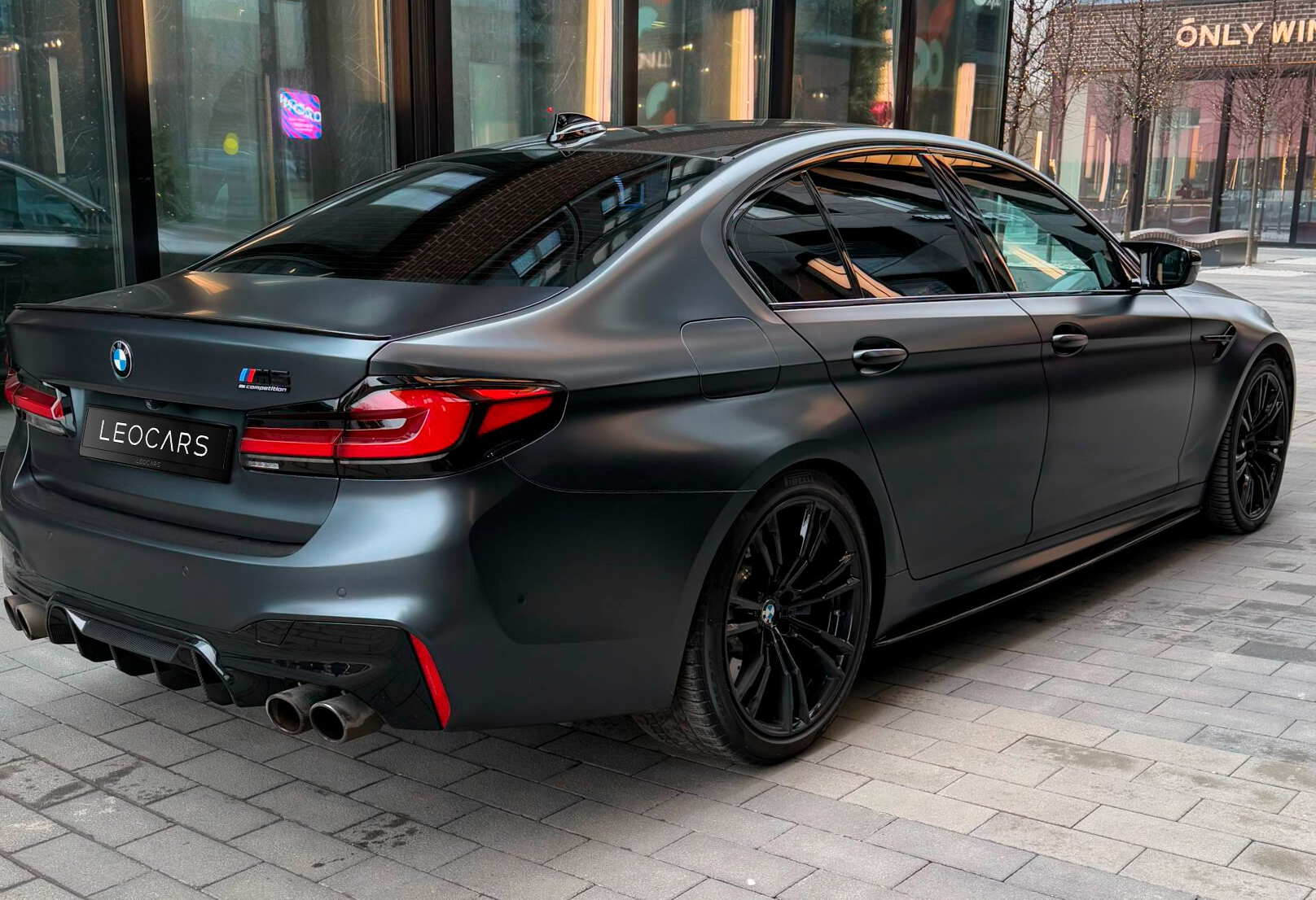 Аренда bmw m5 премиум класса 2019 года в городе Москва от 34400 руб./сутки, полный привод, двигатель: бензин, объем 4.4 литра, ОСАГО (Впишу в полис), без водителя, недорого, вид 2 - RentRide