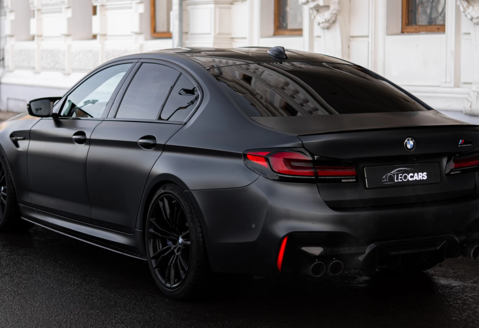 Аренда bmw m5 премиум класса 2019 года в городе Москва от 30400 руб./сутки, задний привод, двигатель: бензин, объем 4.4 литра, ОСАГО (Впишу в полис), без водителя, недорого, вид 3 - RentRide