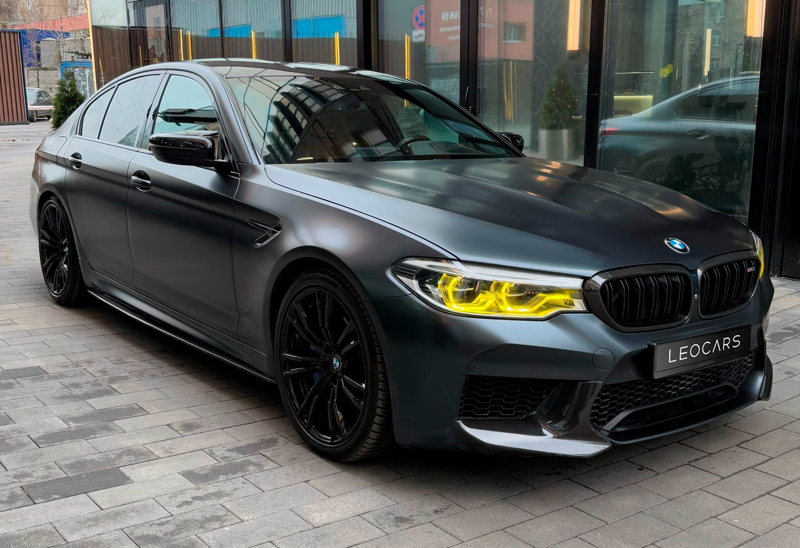 Аренда bmw m5 премиум класса 2019 года в городе Москва от 34400 руб./сутки, полный привод, двигатель: бензин, объем 4.4 литра, ОСАГО (Впишу в полис), без водителя, недорого - RentRide