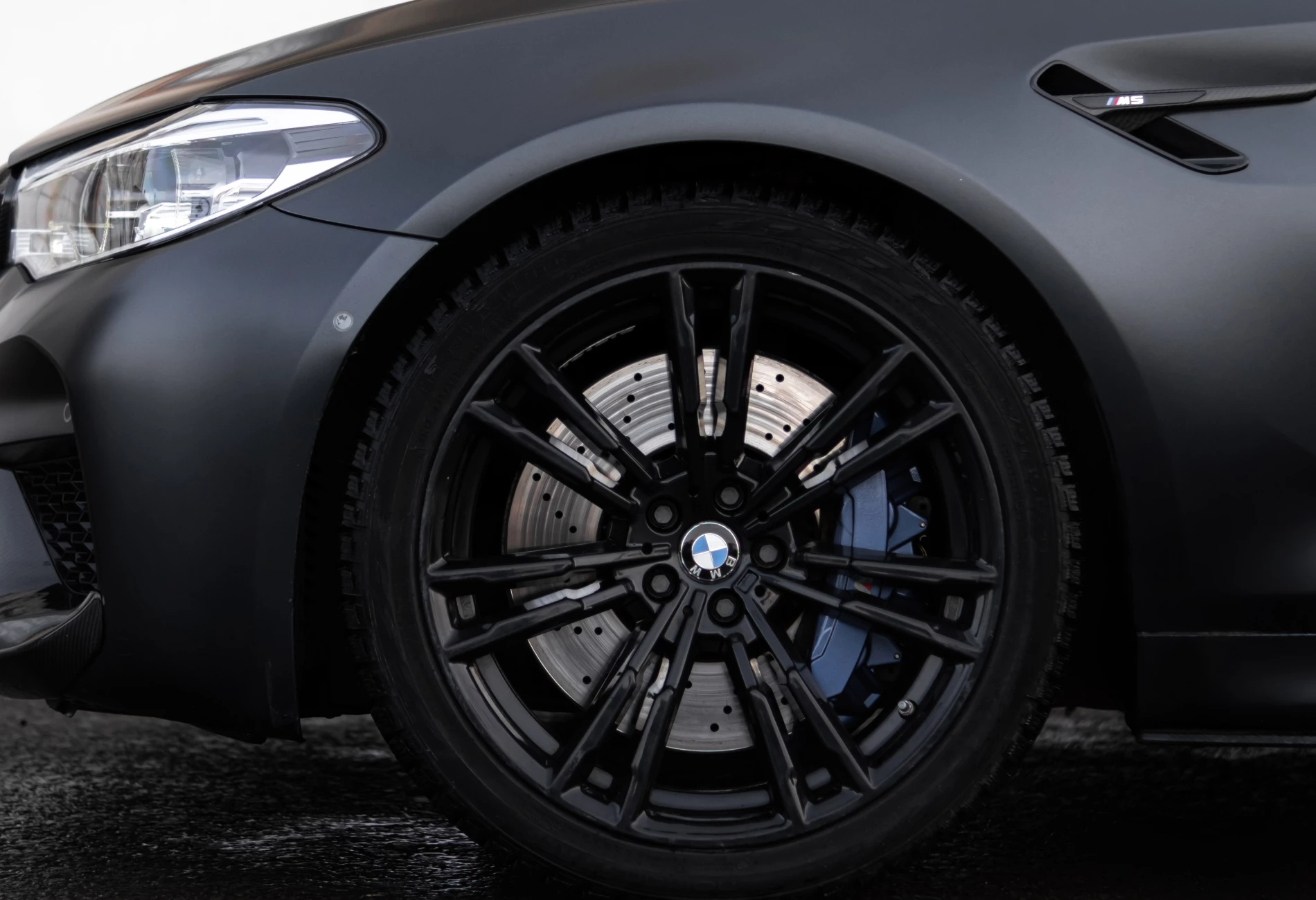 Аренда bmw m5 премиум класса 2019 года в городе Москва от 30400 руб./сутки, задний привод, двигатель: бензин, объем 4.4 литра, ОСАГО (Впишу в полис), без водителя, недорого, вид 4 - RentRide