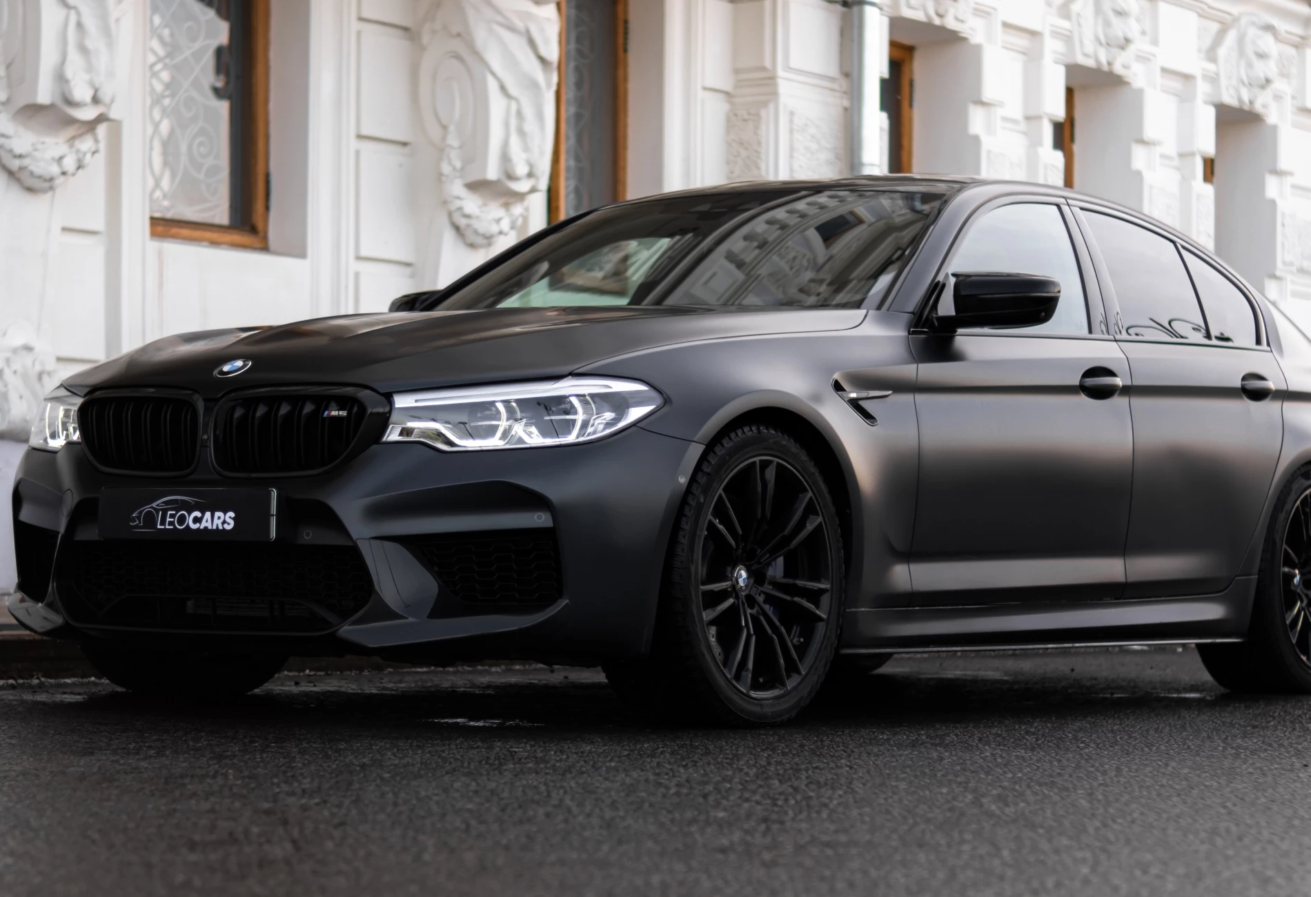 Аренда bmw m5 премиум класса 2019 года в городе Москва от 30400 руб./сутки, задний привод, двигатель: бензин, объем 4.4 литра, ОСАГО (Впишу в полис), без водителя, недорого, вид 2 - RentRide