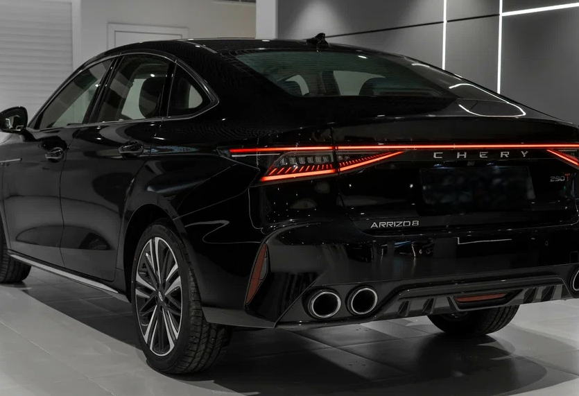 Аренда chery arrizo-8 стандарт класса 2023 года в городе Москва Щукинская от 3960 руб./сутки, полный привод, двигатель: бензин, объем 1.6 литров, каско (Мультидрайв), ОСАГО (Мультидрайв), без водителя, недорого, вид 3 - RentRide