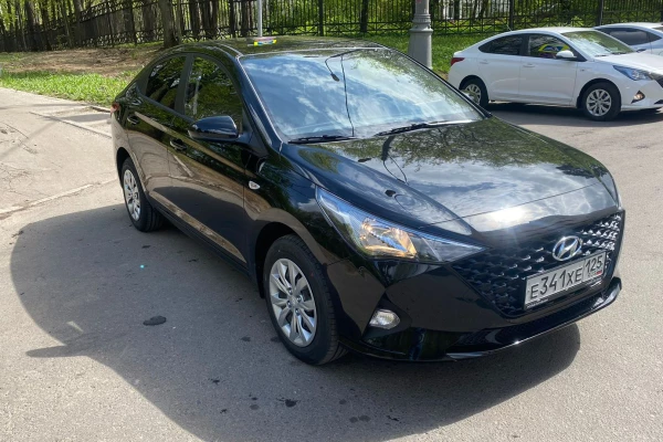 Прокат авто hyundai solaris стандарт класса 2024 года в городе Москва Щукинская от 3128 руб./сутки, передний привод, двигатель: бензин, объем 1.6 литров, каско (Мультидрайв), ОСАГО (Мультидрайв), без водителя, недорого - RentRide