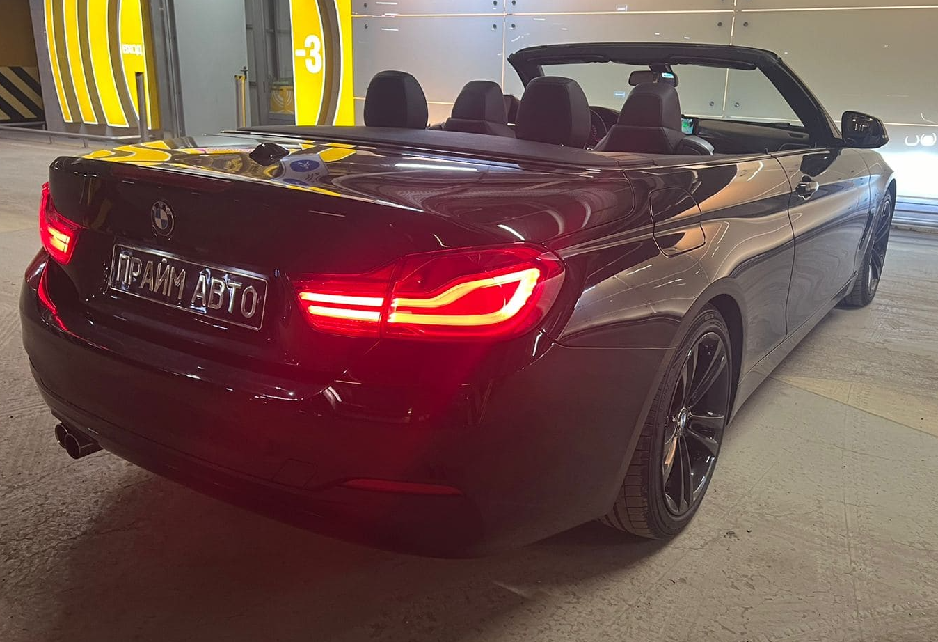 Аренда bmw 4-serii премиум класса 2017 года в городе Москва Ясенево от 12720 руб./сутки, задний привод, двигатель: бензин, объем 2 литра, каско (Мультидрайв), ОСАГО (Мультидрайв), без водителя, недорого, вид 4 - RentRide