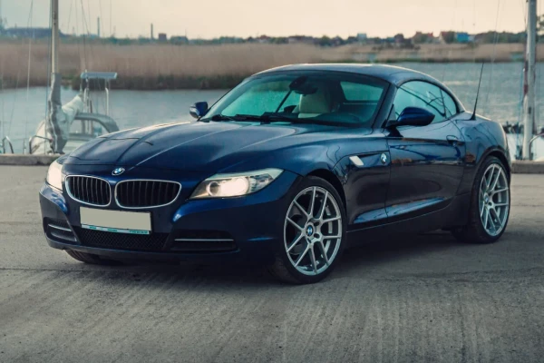 Прокат авто bmw z4 премиум класса 2010 года в городе Калининград от 9192 руб./сутки, задний привод, двигатель: бензин, объем 2.5 литров, ОСАГО (Впишу в полис), без водителя, недорого - RentRide
