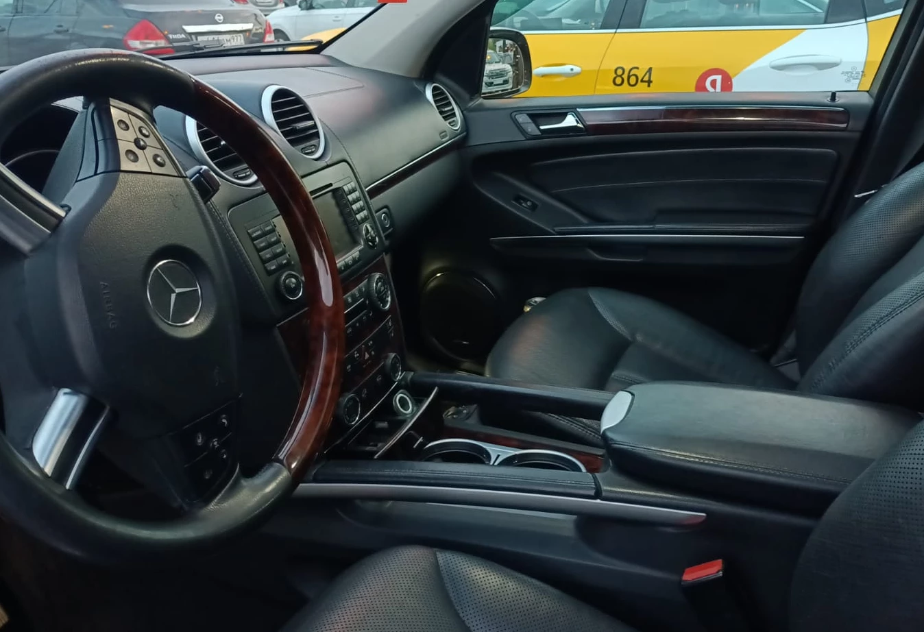 Аренда mercedes-benz gl-klass бизнес класса 2007 года в городе Москва Люблино от 7360 руб./сутки, полный привод, двигатель: бензин, объем 5 литров, ОСАГО (Мультидрайв), без водителя, недорого, вид 5 - RentRide