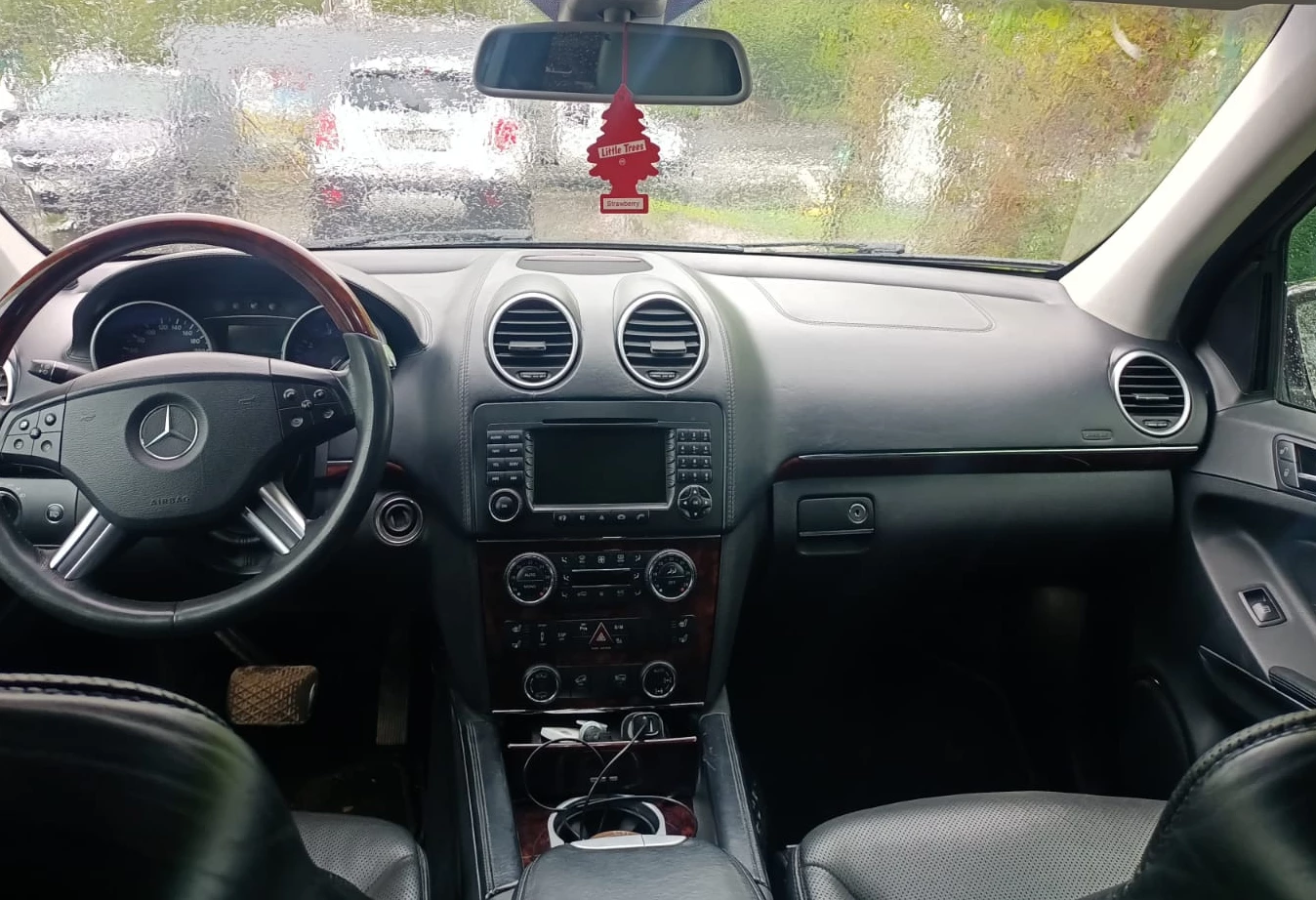Аренда mercedes-benz gl-klass бизнес класса 2007 года в городе Москва Люблино от 7360 руб./сутки, полный привод, двигатель: бензин, объем 5 литров, ОСАГО (Мультидрайв), без водителя, недорого, вид 9 - RentRide