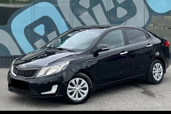 Прокат авто kia rio эконом класса 2012 года в городе Москва ВДНХ от 1680 руб./сутки, передний привод, двигатель: бензин, объем 1.6 литров, ОСАГО (Мультидрайв), без водителя, недорого - RentRide