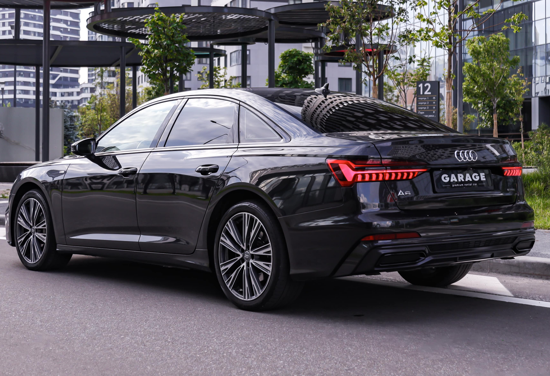 Аренда audi a6 премиум класса 2019 года в городе Москва Авиамоторная от 11120 руб./сутки, полный привод, двигатель: бензин, объем 3 литра, каско (Мультидрайв), ОСАГО (Мультидрайв), без водителя, недорого, вид 3 - RentRide