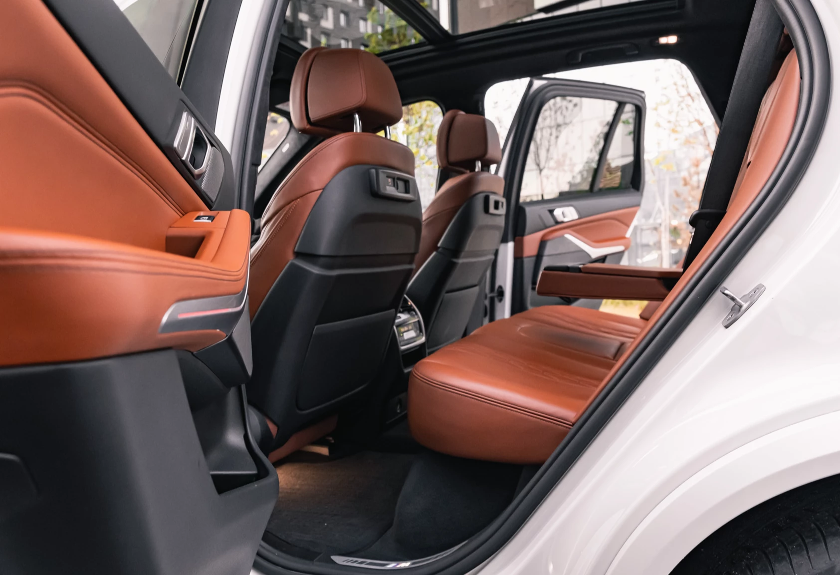 Аренда bmw x5 премиум класса 2021 года в городе Москва Авиамоторная от 16800 руб./сутки, полный привод, двигатель: дизель, объем 3 литра, каско (Мультидрайв), ОСАГО (Мультидрайв), без водителя, недорого, вид 4 - RentRide
