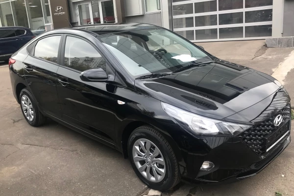 Прокат авто hyundai solaris стандарт класса 2022 года в городе Пушкино от 3600 руб./сутки, передний привод, двигатель: бензин, объем 1.6 литров, каско (Мультидрайв), ОСАГО (Мультидрайв), без водителя, недорого - RentRide