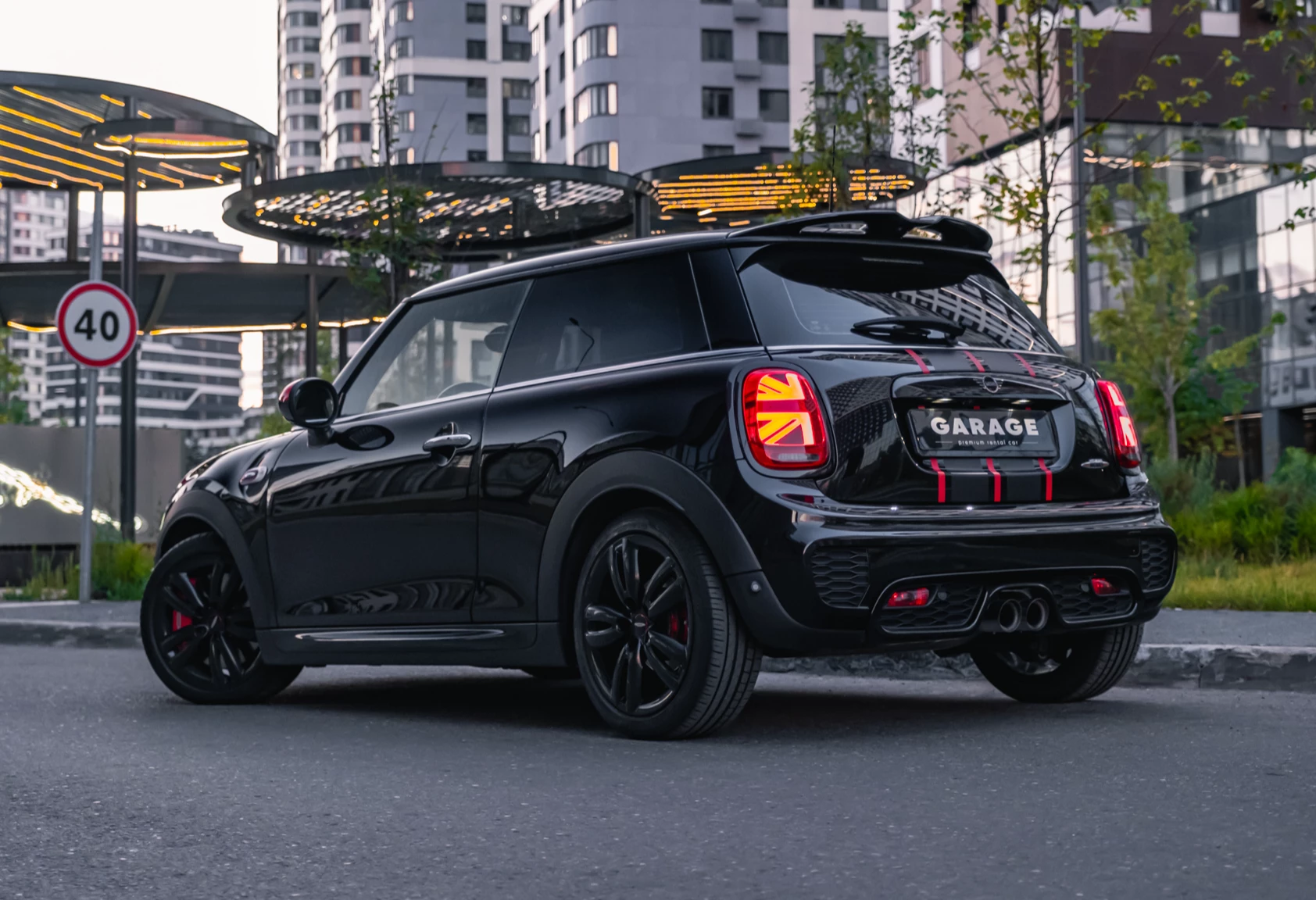Аренда mini hatch премиум класса 2018 года в городе Москва Авиамоторная от 10000 руб./сутки, передний привод, двигатель: бензин, объем 2 литра, каско (Мультидрайв), ОСАГО (Мультидрайв), без водителя, недорого, вид 3 - RentRide