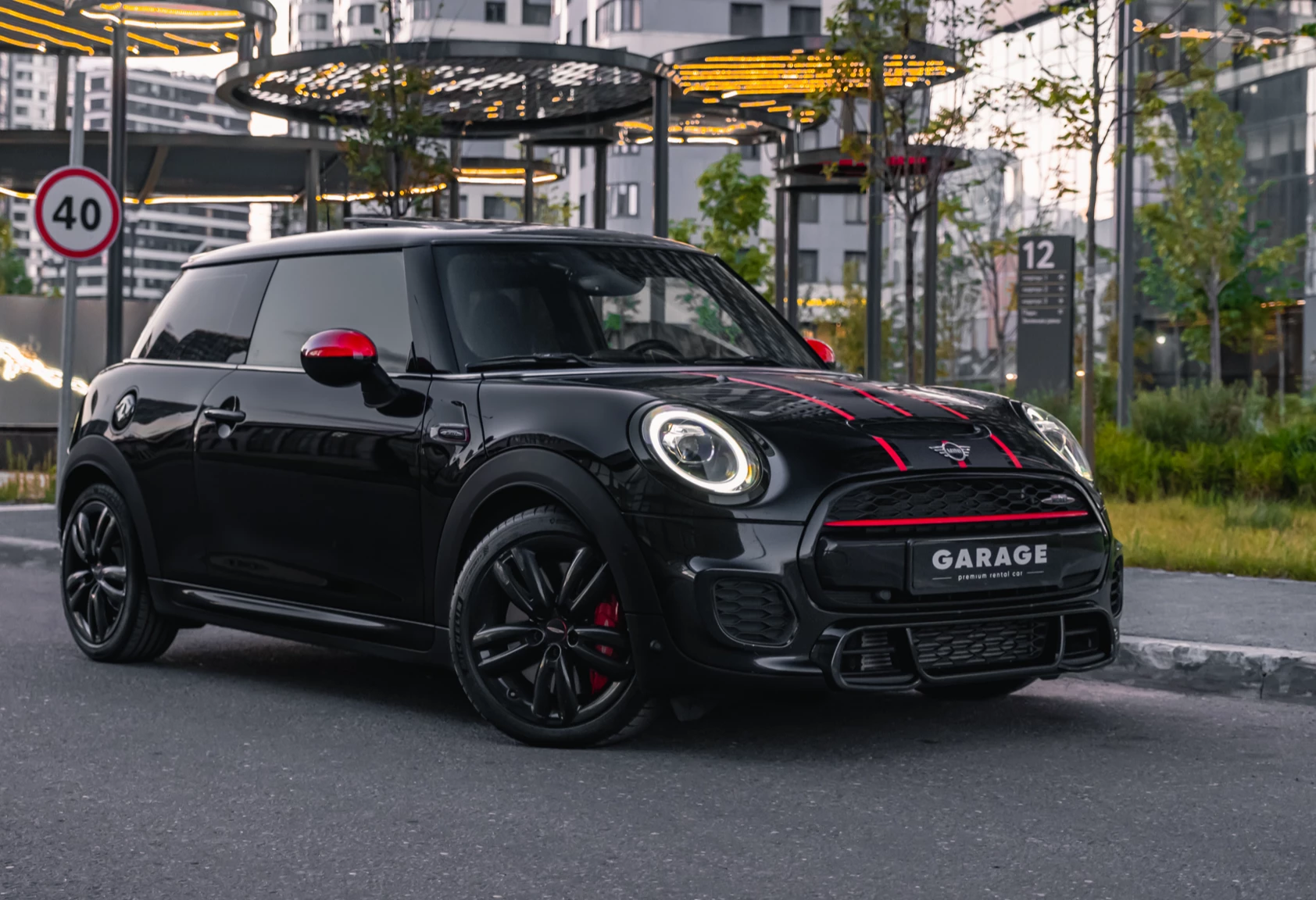 Аренда mini hatch премиум класса 2018 года в городе Москва Авиамоторная от 10000 руб./сутки, передний привод, двигатель: бензин, объем 2 литра, каско (Мультидрайв), ОСАГО (Мультидрайв), без водителя, недорого - RentRide