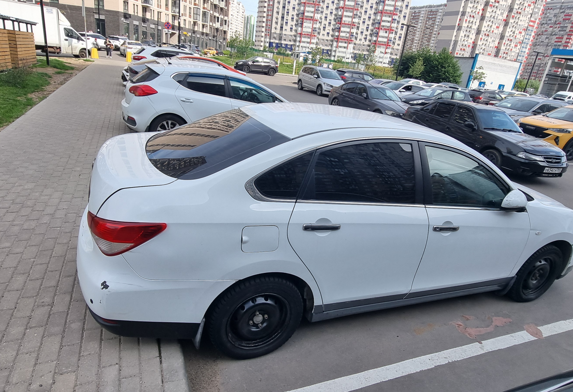 Аренда nissan almera эконом класса 2015 года в городе Москва от 2640 руб./сутки, передний привод, двигатель: бензин, объем 1.6 литров, ОСАГО (Мультидрайв), без водителя, недорого, вид 10 - RentRide