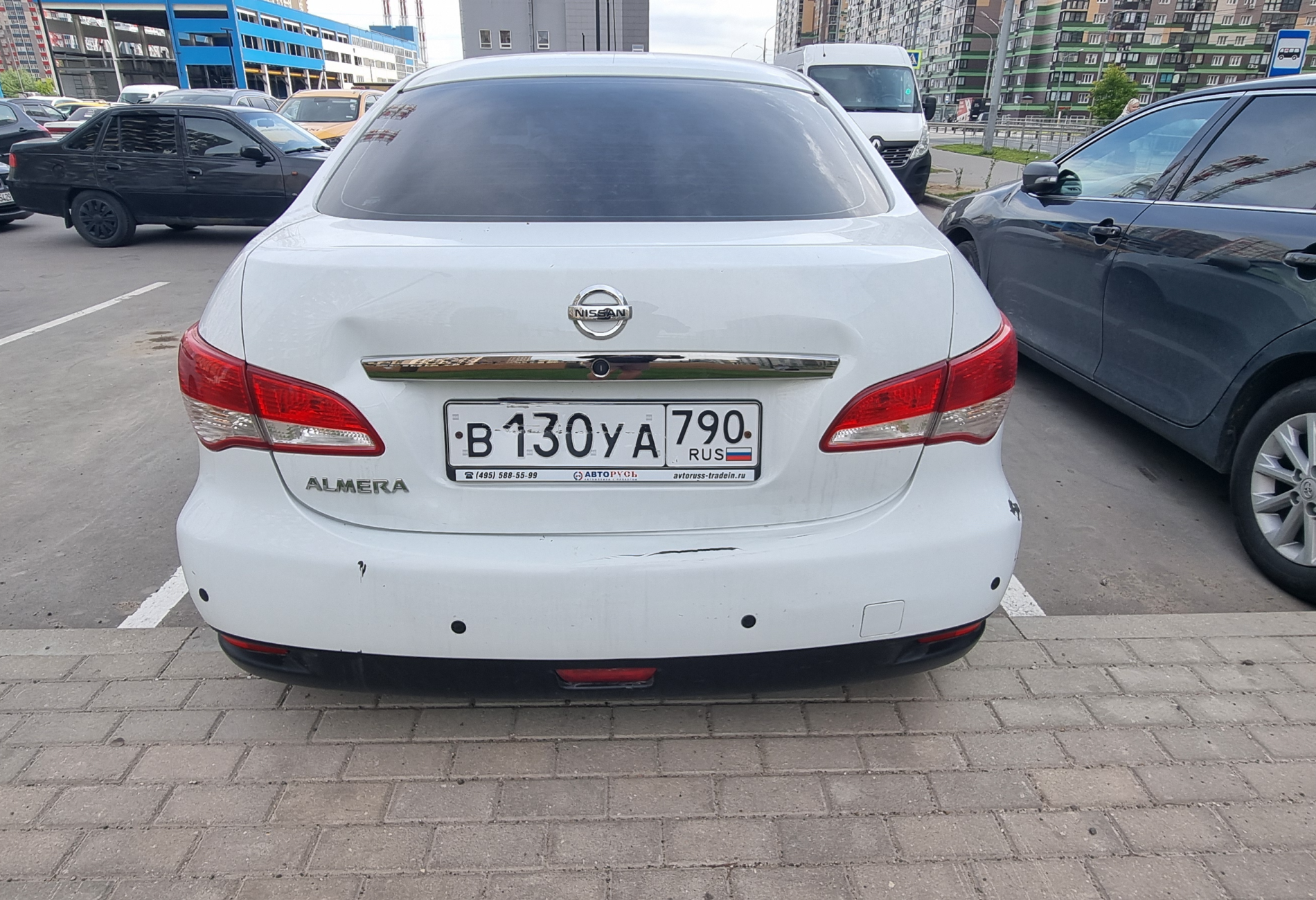 Аренда nissan almera эконом класса 2015 года в городе Москва от 2640 руб./сутки, передний привод, двигатель: бензин, объем 1.6 литров, ОСАГО (Мультидрайв), без водителя, недорого, вид 4 - RentRide