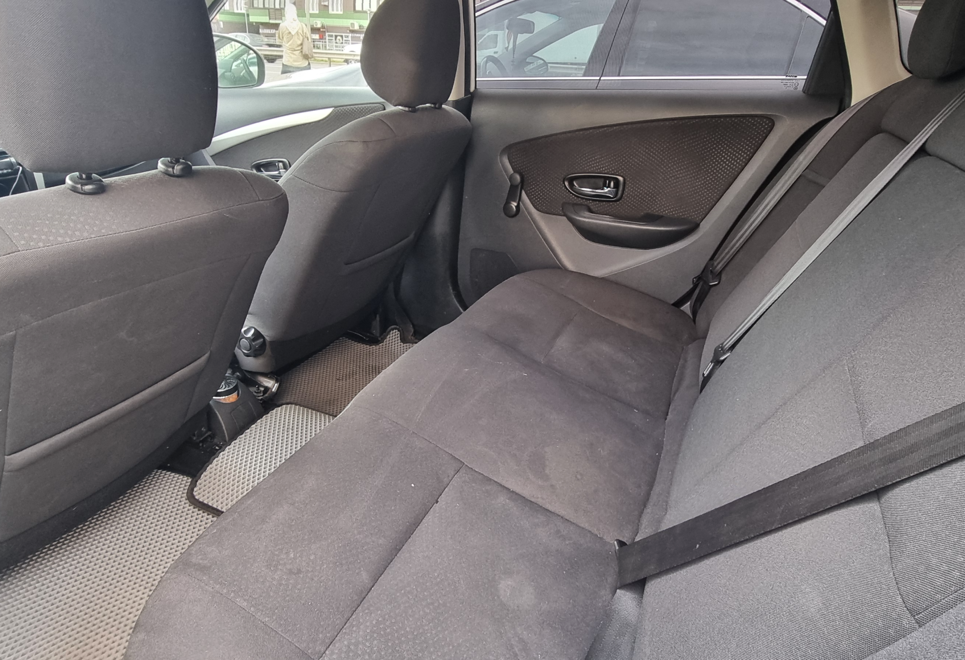 Аренда nissan almera эконом класса 2015 года в городе Москва от 2640 руб./сутки, передний привод, двигатель: бензин, объем 1.6 литров, ОСАГО (Мультидрайв), без водителя, недорого, вид 8 - RentRide