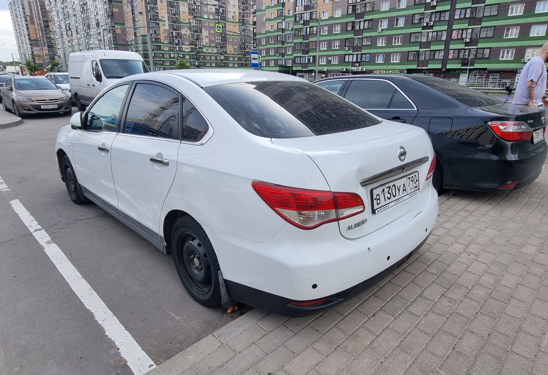 Аренда nissan almera эконом класса 2015 года в городе Москва от 2640 руб./сутки, передний привод, двигатель: бензин, объем 1.6 литров, ОСАГО (Мультидрайв), без водителя, недорого, вид 9 - RentRide