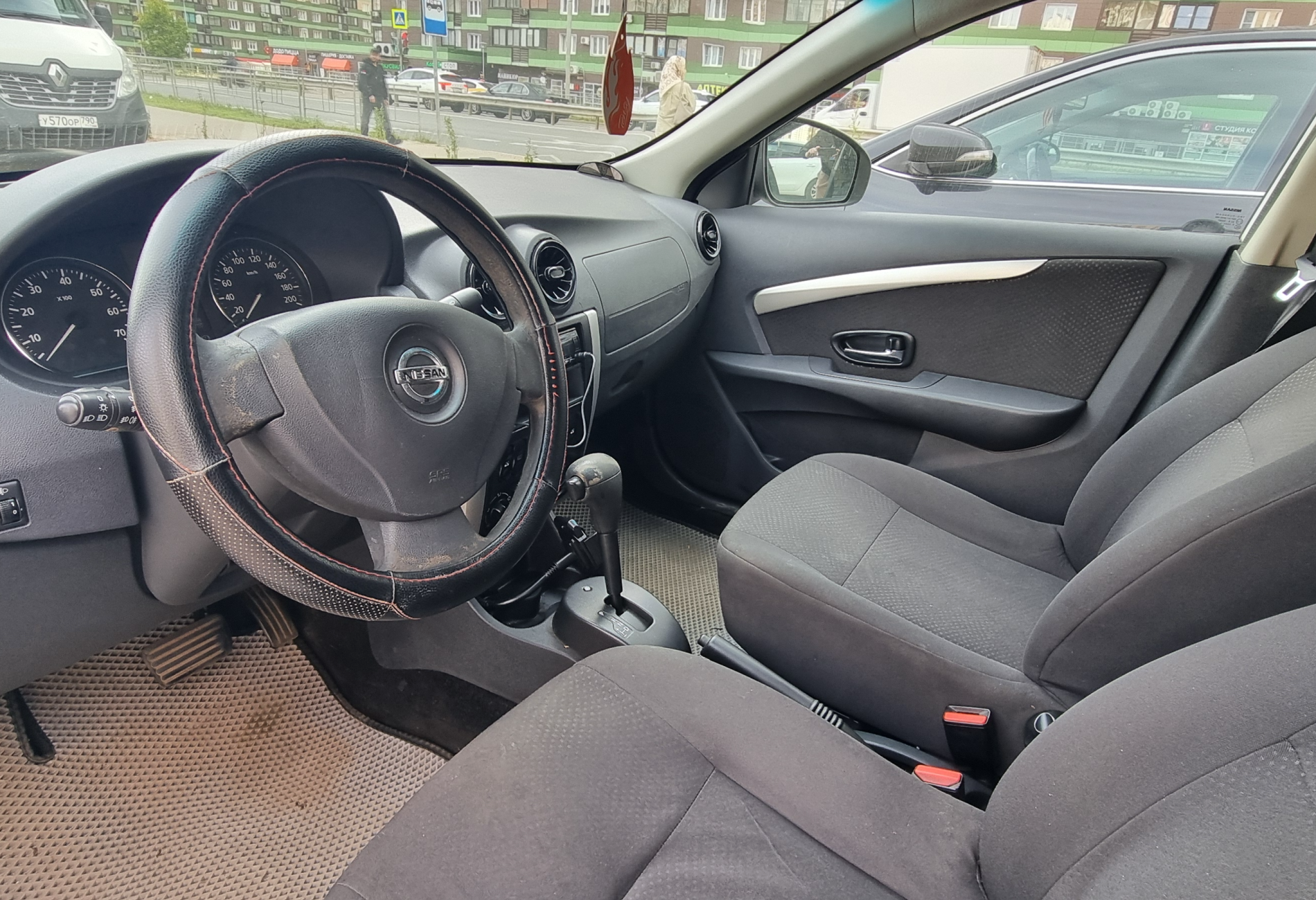 Аренда nissan almera эконом класса 2015 года в городе Москва от 2640 руб./сутки, передний привод, двигатель: бензин, объем 1.6 литров, ОСАГО (Мультидрайв), без водителя, недорого, вид 6 - RentRide