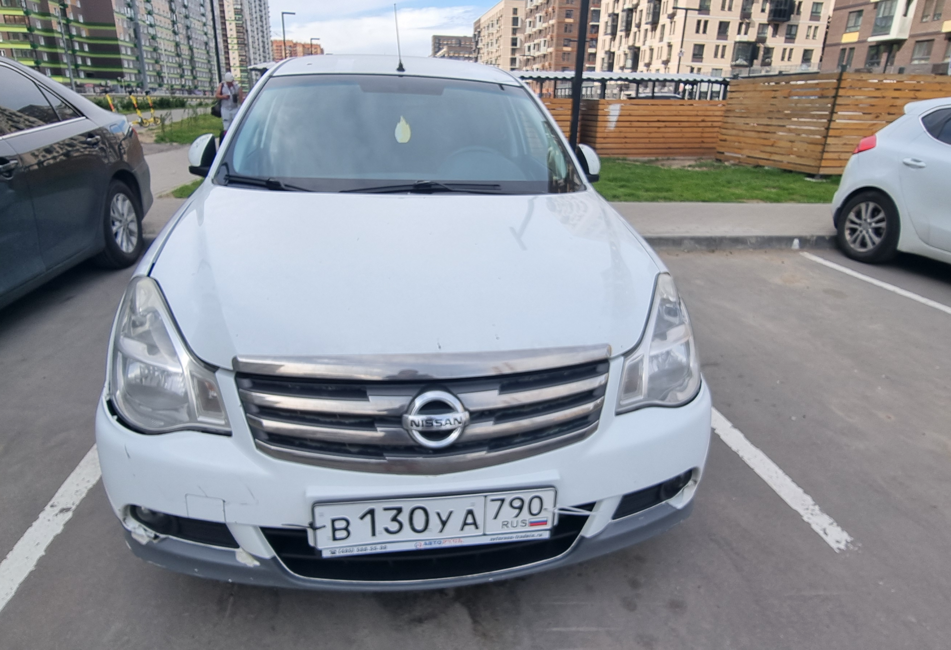 Аренда nissan almera эконом класса 2015 года в городе Москва от 2640 руб./сутки, передний привод, двигатель: бензин, объем 1.6 литров, ОСАГО (Мультидрайв), без водителя, недорого, вид 3 - RentRide
