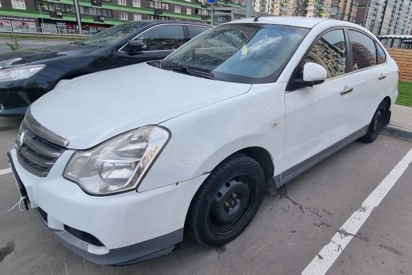 Прокат авто nissan almera эконом класса 2015 года в городе Красногорск от 2000 руб./сутки, передний привод, двигатель: бензин, объем 1.6 литров, ОСАГО (Мультидрайв), без водителя, недорого - RentRide