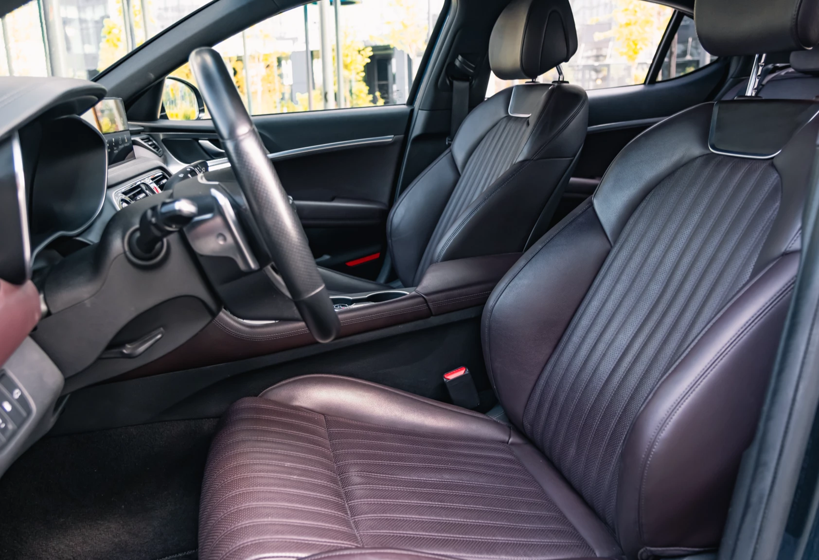 Аренда genesis g70 бизнес класса 2021 года в городе Москва Авиамоторная от 7600 руб./сутки, полный привод, двигатель: бензин, объем 2 литра, каско (Мультидрайв), ОСАГО (Мультидрайв), без водителя, недорого, вид 5 - RentRide