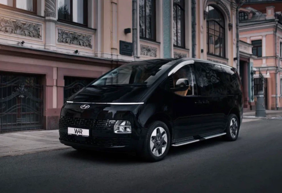 Аренда hyundai staria премиум класса 2021 года в городе Москва Речной вокзал от 10000 руб./сутки, полный привод, двигатель: дизель, объем 2.2 литра, ОСАГО (Мультидрайв), без водителя, недорого - RentRide