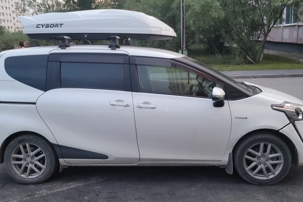 Прокат авто toyota sienta эконом класса 2016 года в городе Новый Уренгой от 1600 руб./сутки, передний привод, объем 1.5 литров, ОСАГО (Впишу в полис), без водителя, недорого - RentRide