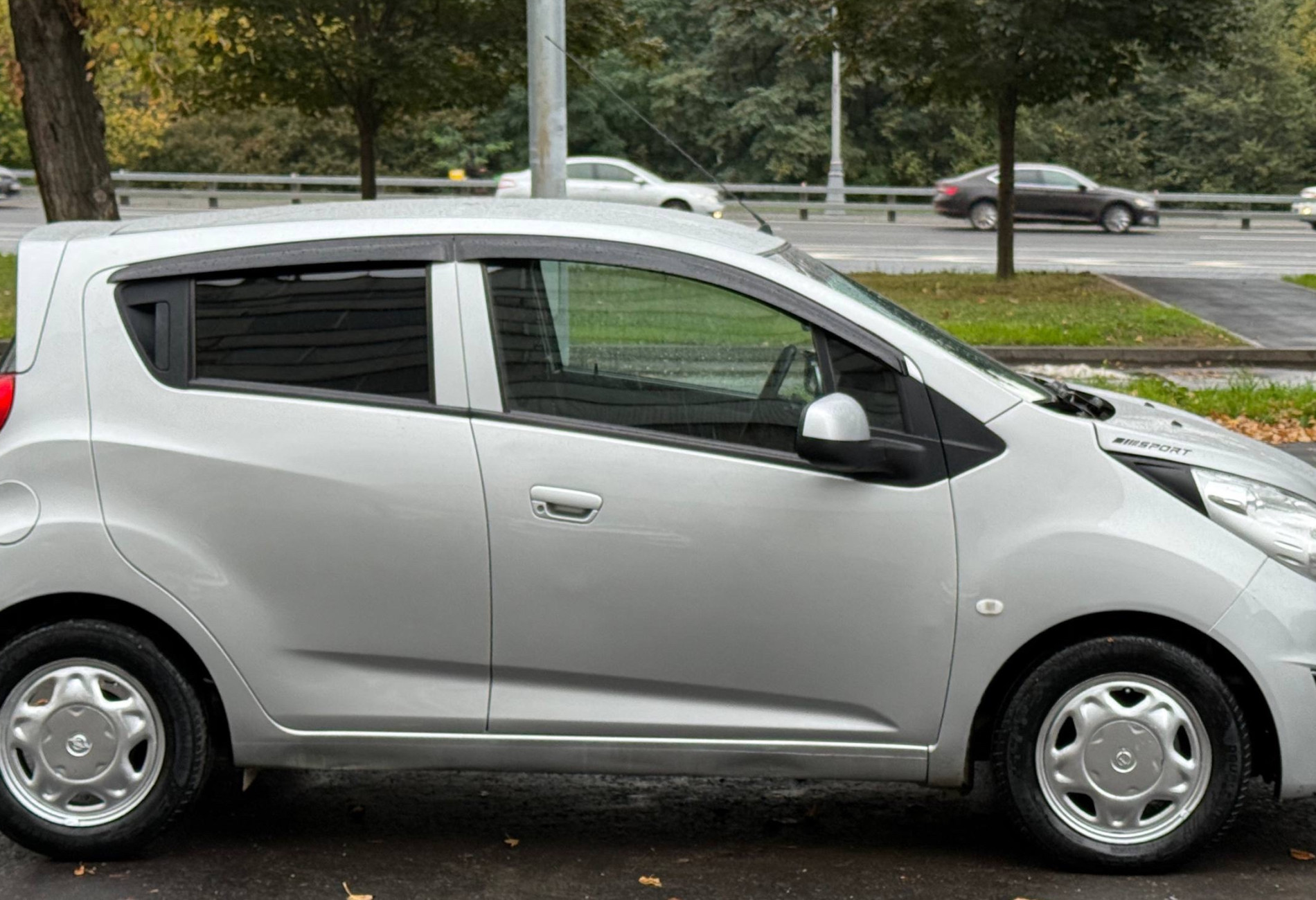 Аренда ravon r2 эконом класса 2017 года в городе Москва Нахимовский проспект от 1690 руб./сутки, передний привод, двигатель: бензин, объем 1 литр, ОСАГО (Впишу в полис), без водителя, недорого, вид 3 - RentRide