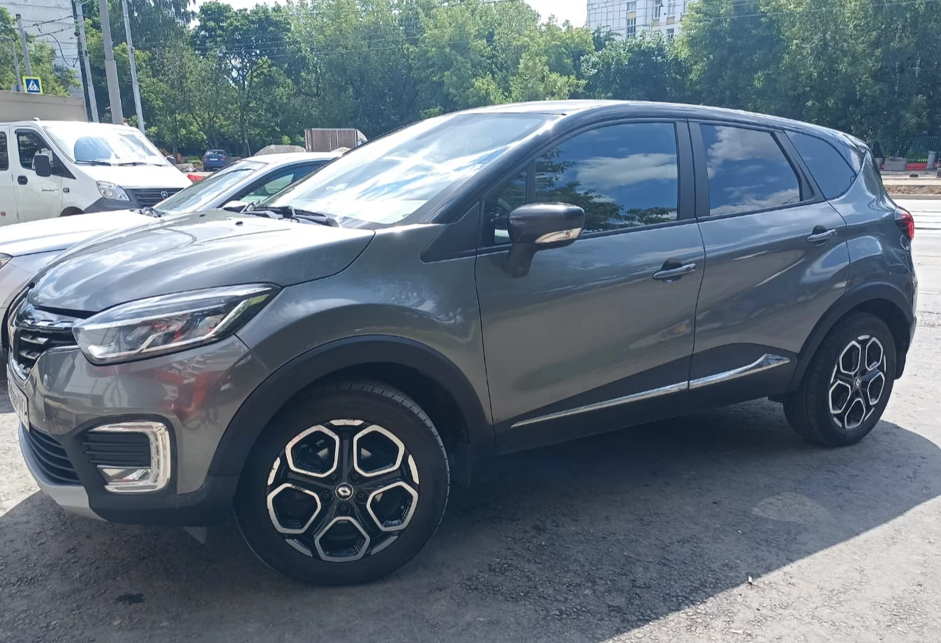 Аренда renault kaptur стандарт класса 2021 года в городе Москва Коломенская от 3000 руб./сутки, передний привод, двигатель: бензин, объем 1.5 литров, ОСАГО (Мультидрайв), без водителя, недорого - RentRide