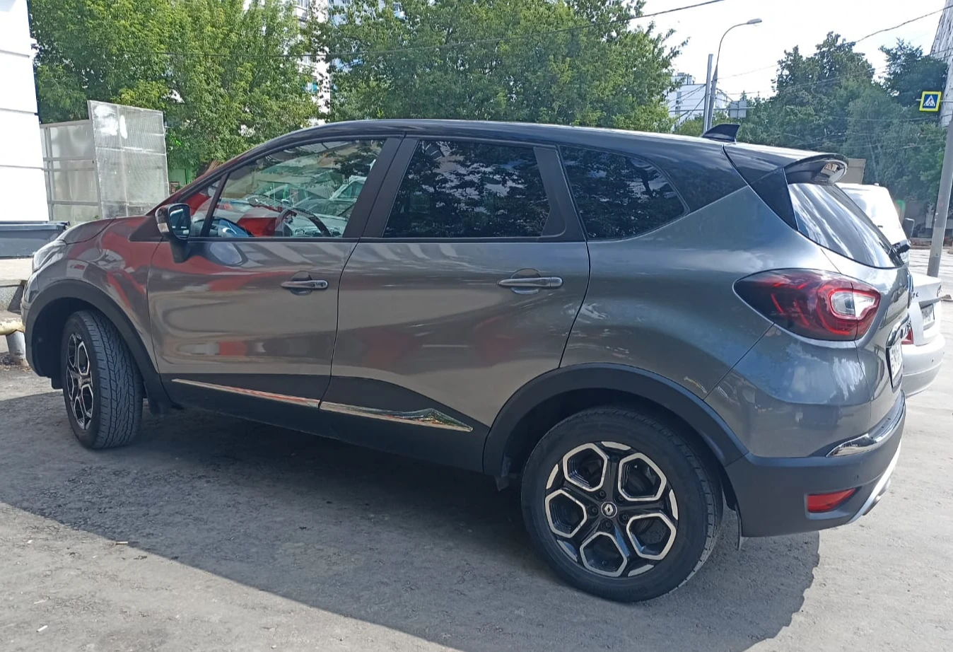 Аренда renault kaptur стандарт класса 2021 года в городе Москва Коломенская от 3000 руб./сутки, передний привод, двигатель: бензин, объем 1.5 литров, ОСАГО (Мультидрайв), без водителя, недорого, вид 7 - RentRide