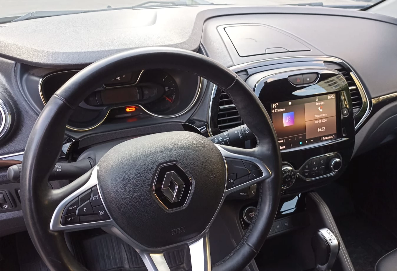 Аренда renault kaptur стандарт класса 2021 года в городе Москва Коломенская от 3000 руб./сутки, передний привод, двигатель: бензин, объем 1.5 литров, ОСАГО (Мультидрайв), без водителя, недорого, вид 3 - RentRide