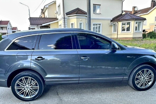 Прокат авто audi q7 бизнес класса 2010 года в городе Москва Физтех от 5560 руб./сутки, полный привод, двигатель: дизель, объем 3 литра, ОСАГО (Мультидрайв), без водителя, недорого - RentRide