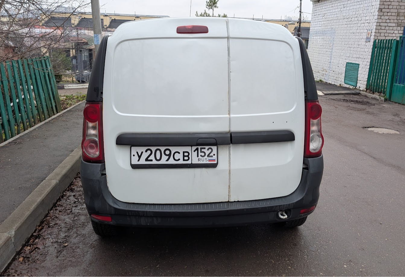 Аренда lada largus-furgon эконом класса 2021 года в городе Москва от 2500 руб./сутки, передний привод, двигатель: бензин, объем 1.6 литров, каско (Мультидрайв), ОСАГО (Мультидрайв), без водителя, недорого, вид 2 - RentRide