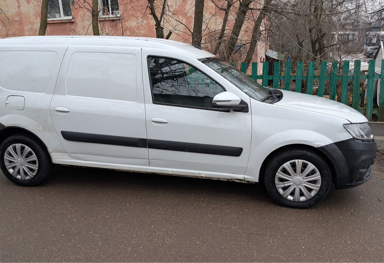 Аренда lada largus-furgon эконом класса 2021 года в городе Москва от 2500 руб./сутки, передний привод, двигатель: бензин, объем 1.6 литров, каско (Мультидрайв), ОСАГО (Мультидрайв), без водителя, недорого, вид 3 - RentRide