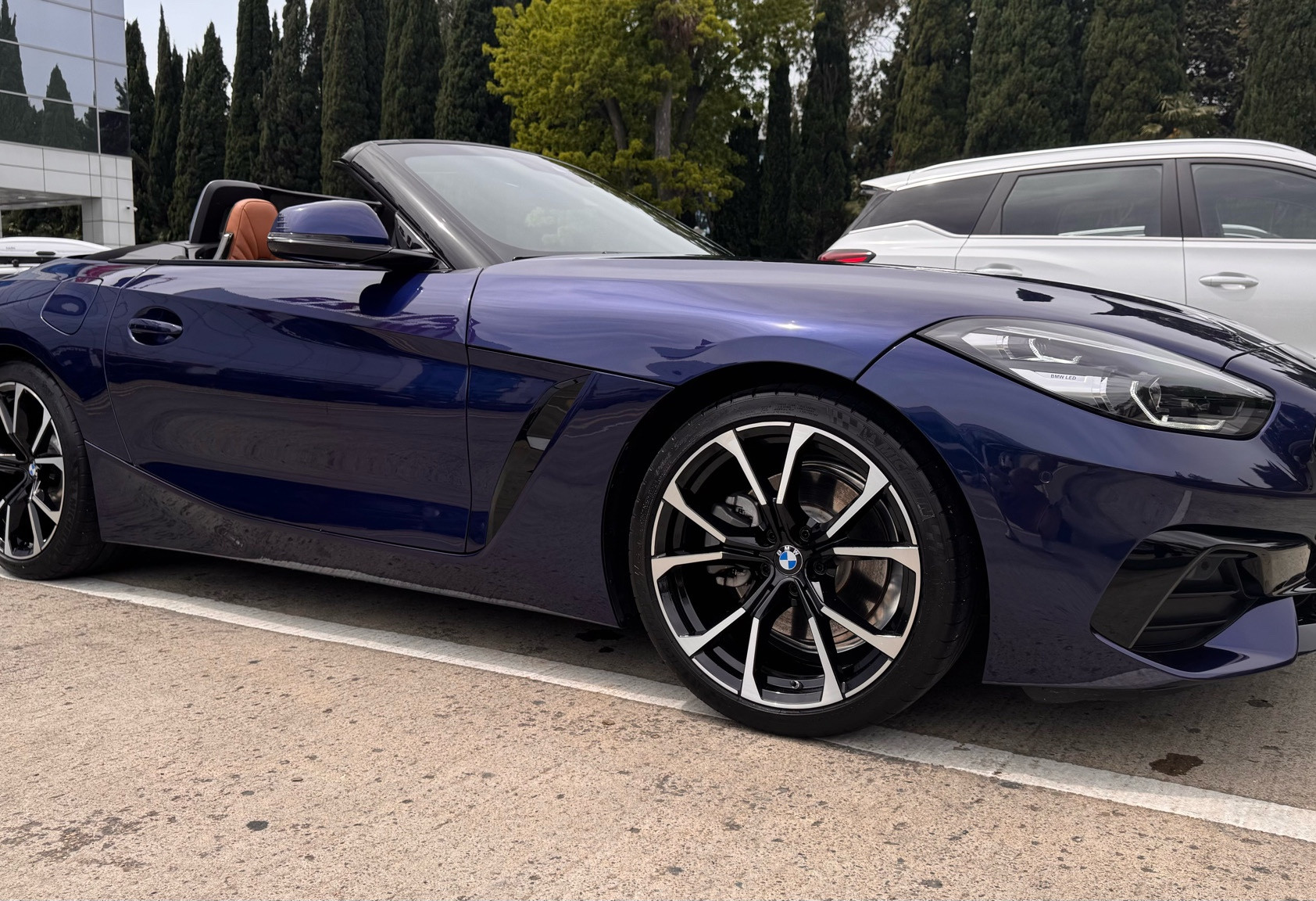 Аренда bmw z4 бизнес класса 2022 года в городе Москва от 15000 руб./сутки, задний привод, двигатель: бензин, объем 3 литра, ОСАГО (Мультидрайв), без водителя, недорого, вид 7 - RentRide