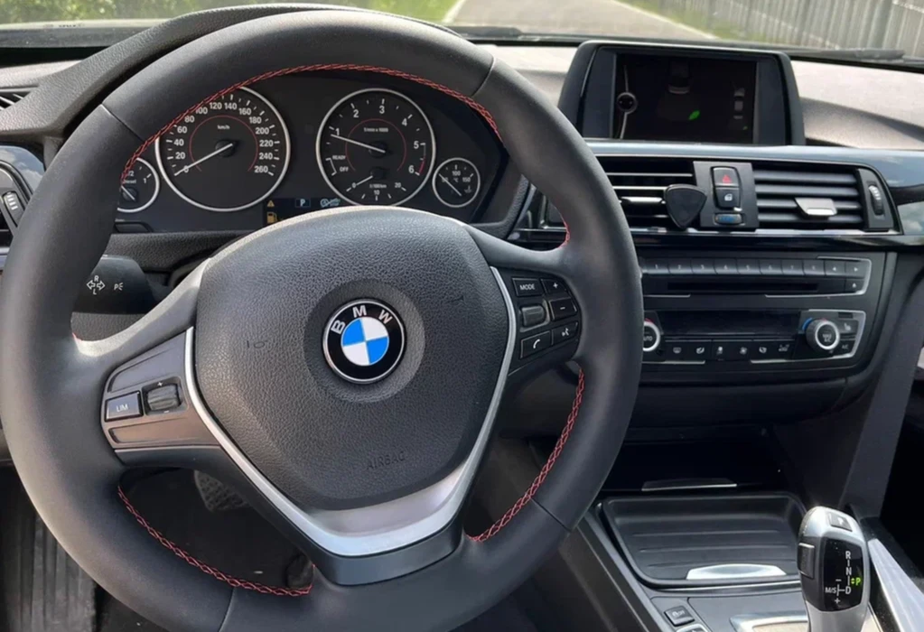 Аренда bmw 3-serii комфорт класса 2013 года в городе Москва Бауманская от 3500 руб./сутки, полный привод, двигатель: дизель, объем 2 литра, каско (Впишу в полис), без водителя, недорого, вид 3 - RentRide