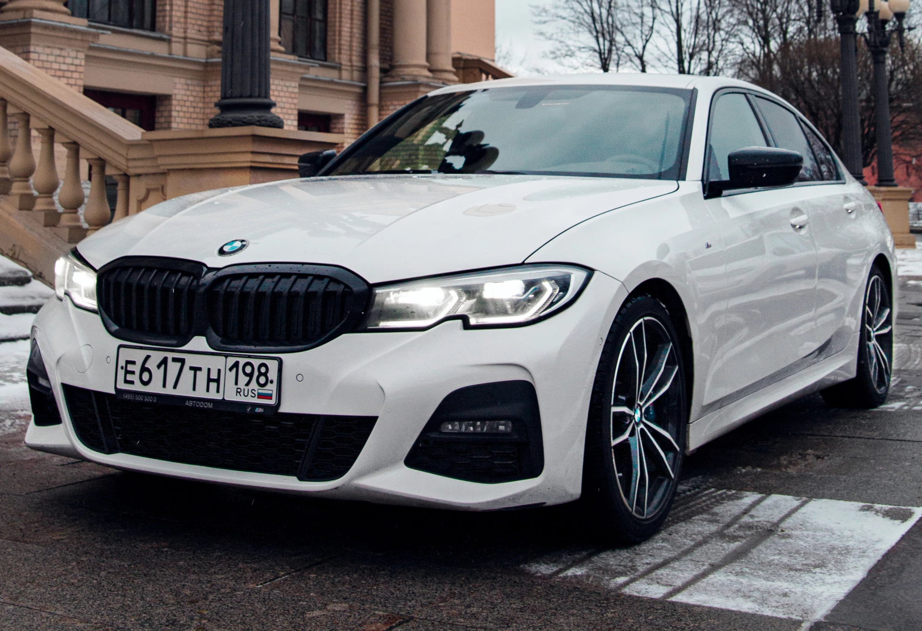 Аренда bmw 3-serii премиум класса 2019 года в городе Москва Приморская от 12000 руб./сутки, полный привод, двигатель: бензин, объем 2 литра, каско (Мультидрайв), ОСАГО (Мультидрайв), без водителя, недорого, вид 2 - RentRide